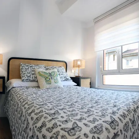 Moderno Piso En By Bebalmy شقة